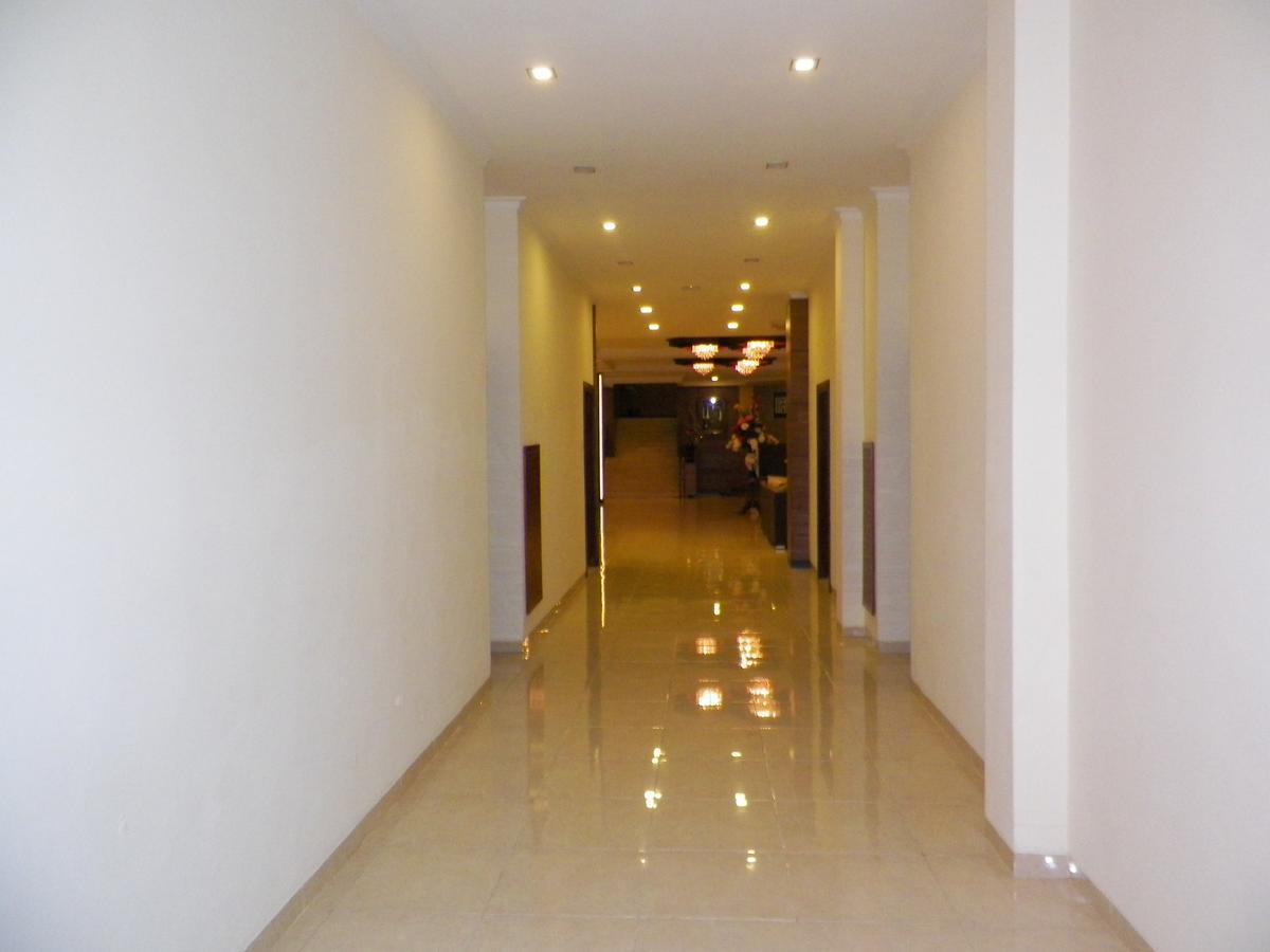 Multazam Hotel Solo 외부 사진
